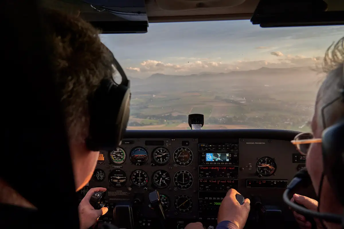 Motorflugzeug der Flugschule Völtendorf